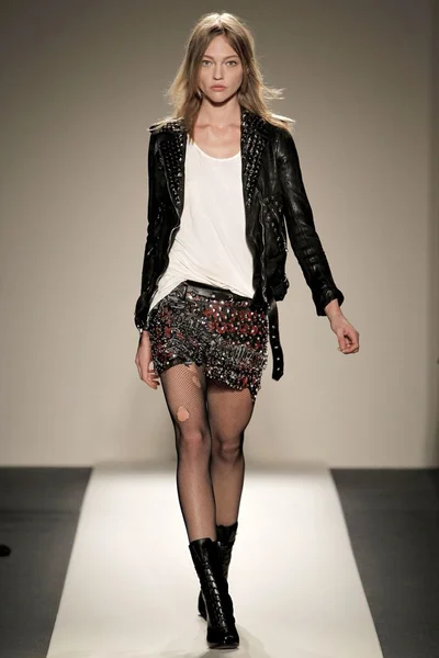 Look 30
